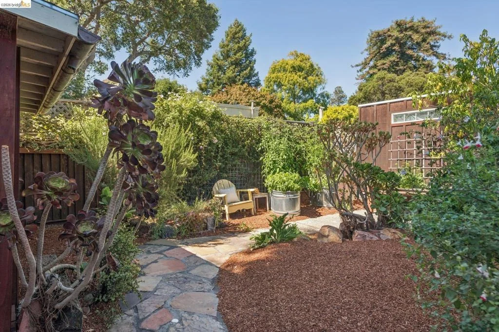 Photo of 1645 Capistrano Ave