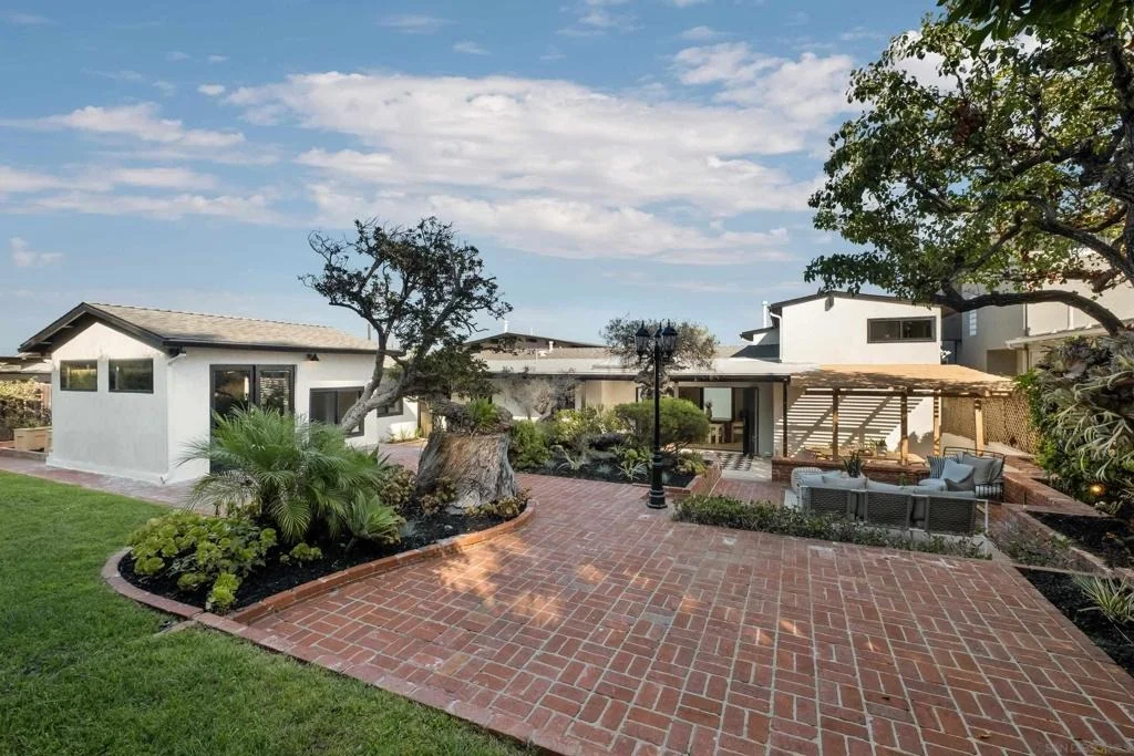 Photo of 3992 La Cresta