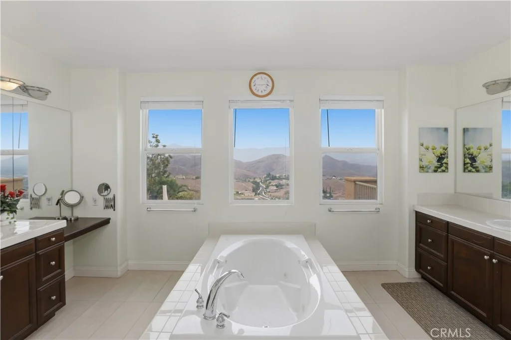 Photo of 15979 Skyridge