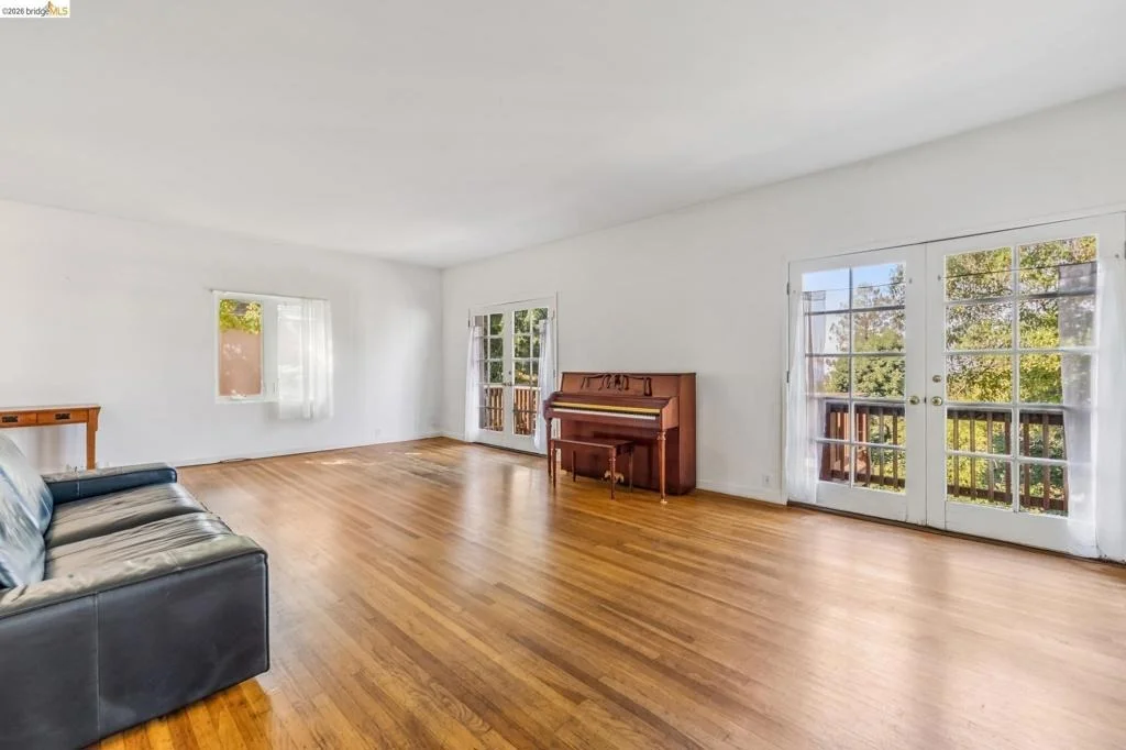 Photo of 1466 Scenic Ave