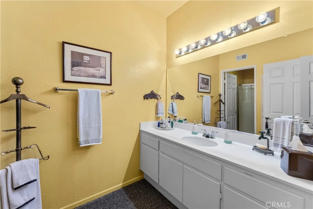 Photo of 40145 Colony