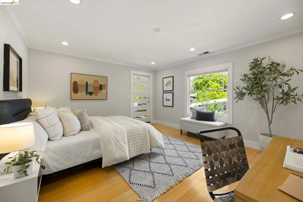 Photo of 683 Mandana Blvd.