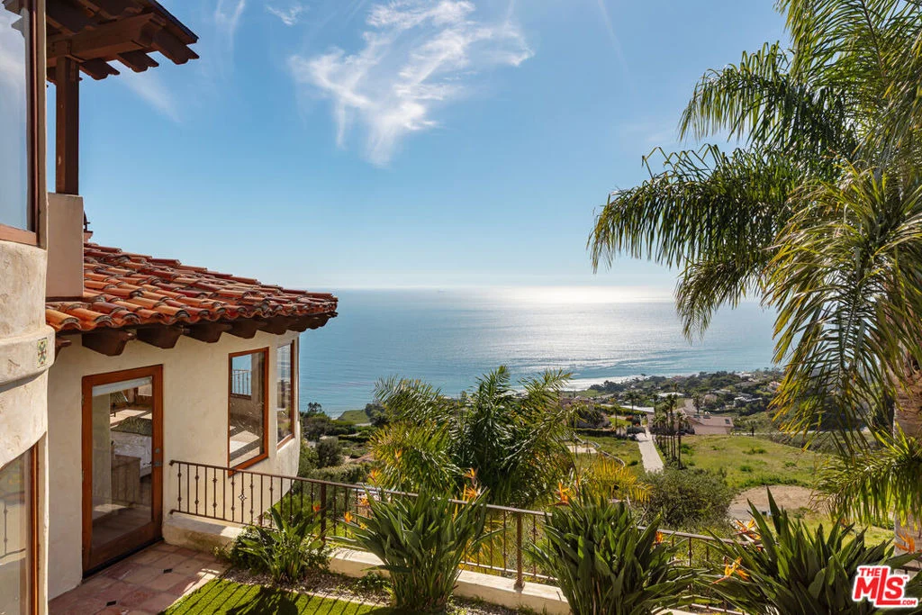 Photo of 4240 Avenida De La Encinal