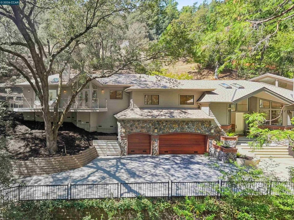 Photo of 11 Redwood Cir