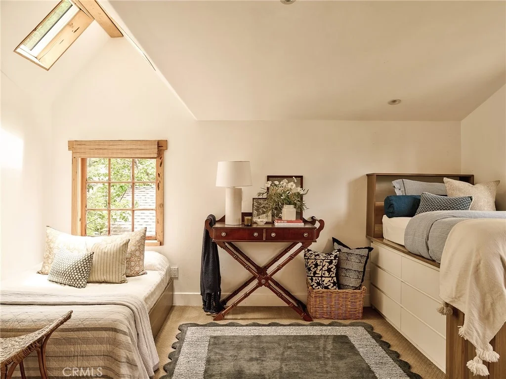 Photo of 255 Hemlock