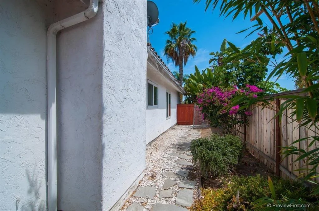 Photo of 7938 Avenida Diestro
