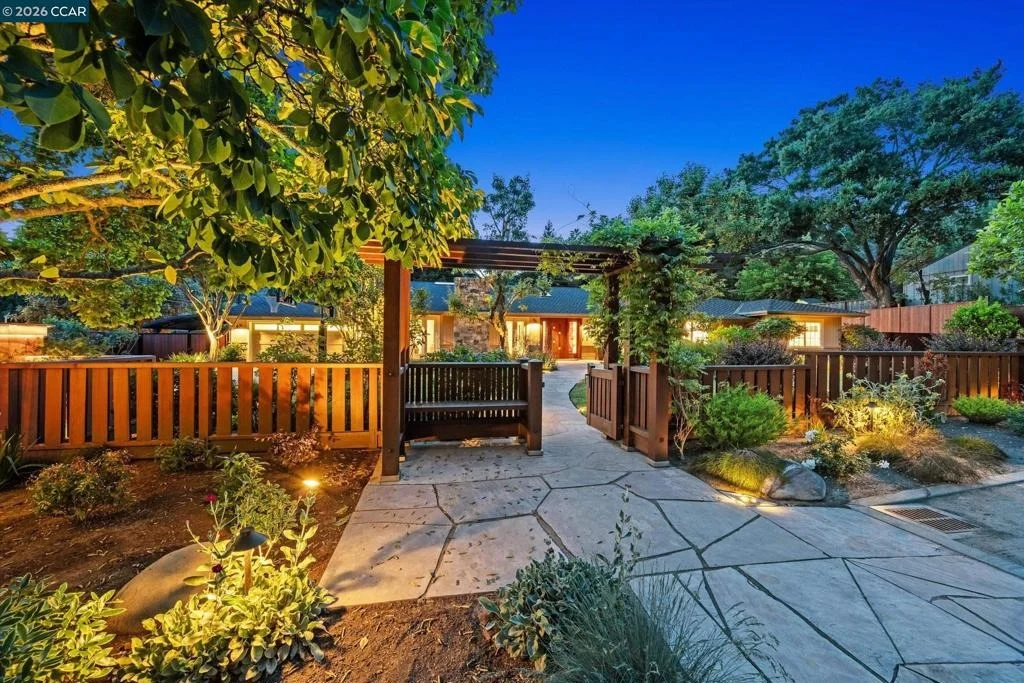 Photo of 1165 Glen Rd