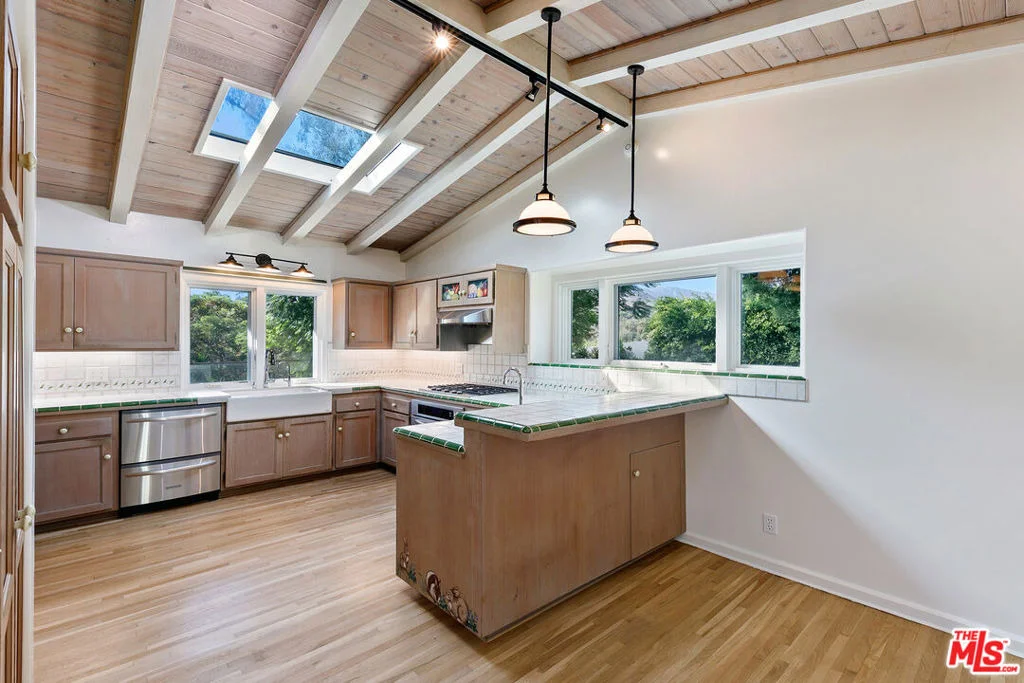Photo of 6100 Bonsall Drive