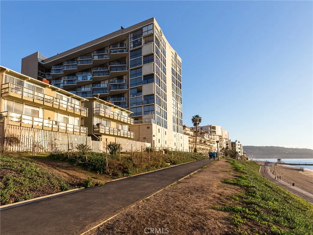 Photo of Unit 313 at 531 Esplanade