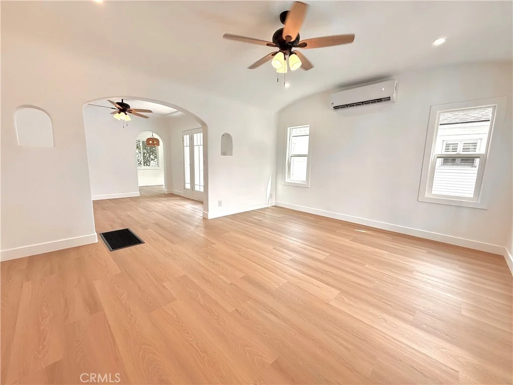 Photo of 6072 Myrtle Avenue