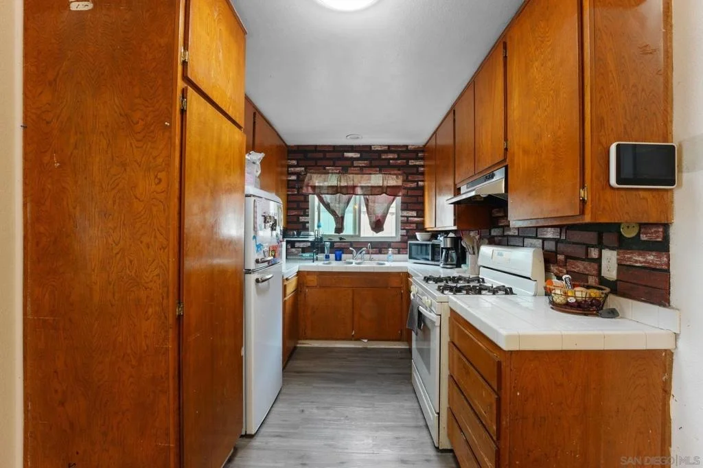 Photo of 656 Flora Dr