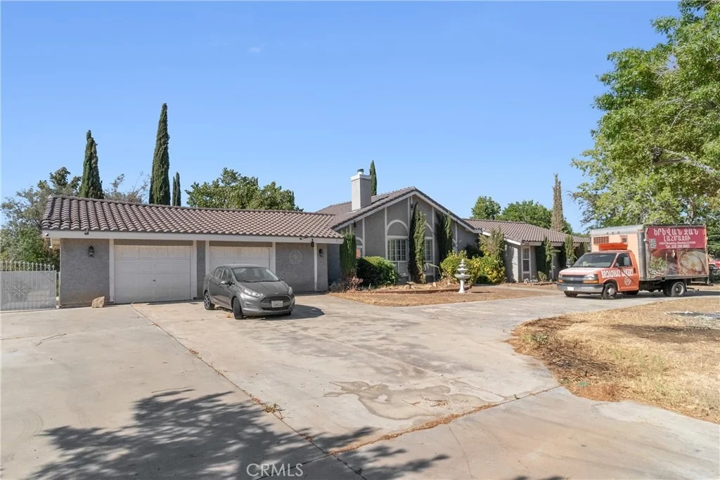 Photo of 3735 Paula