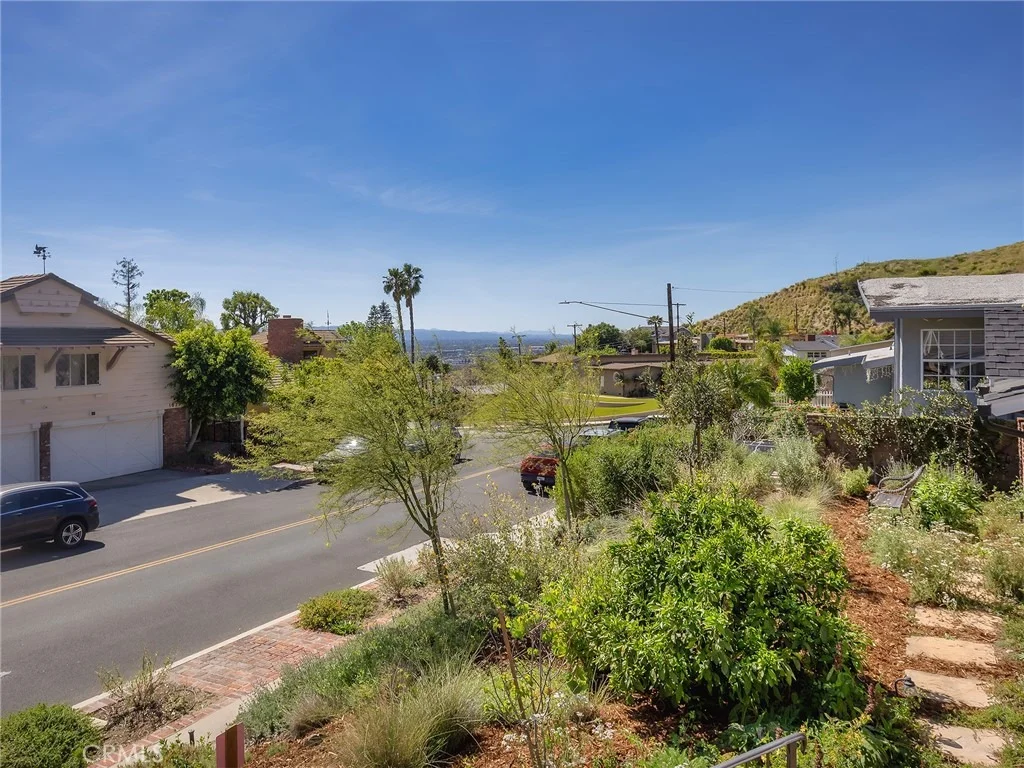 Photo of 1012 N Sunset Canyon Drive