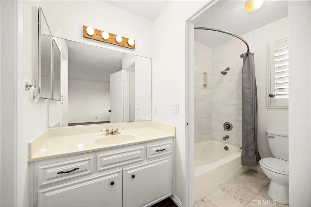 Photo of Unit D at 1006 Arcadia