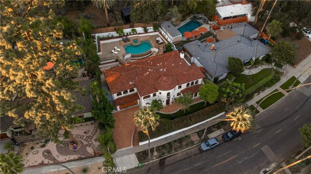 Photo of 2037 Hill Drive