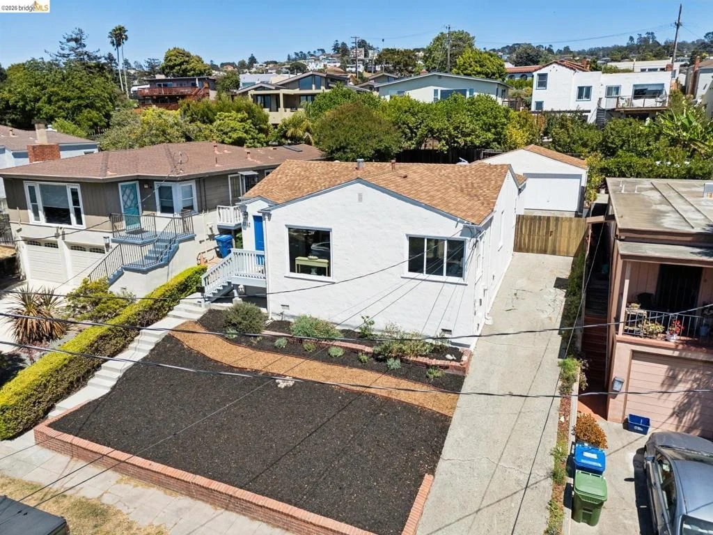 Photo of 2332 Mono Ave