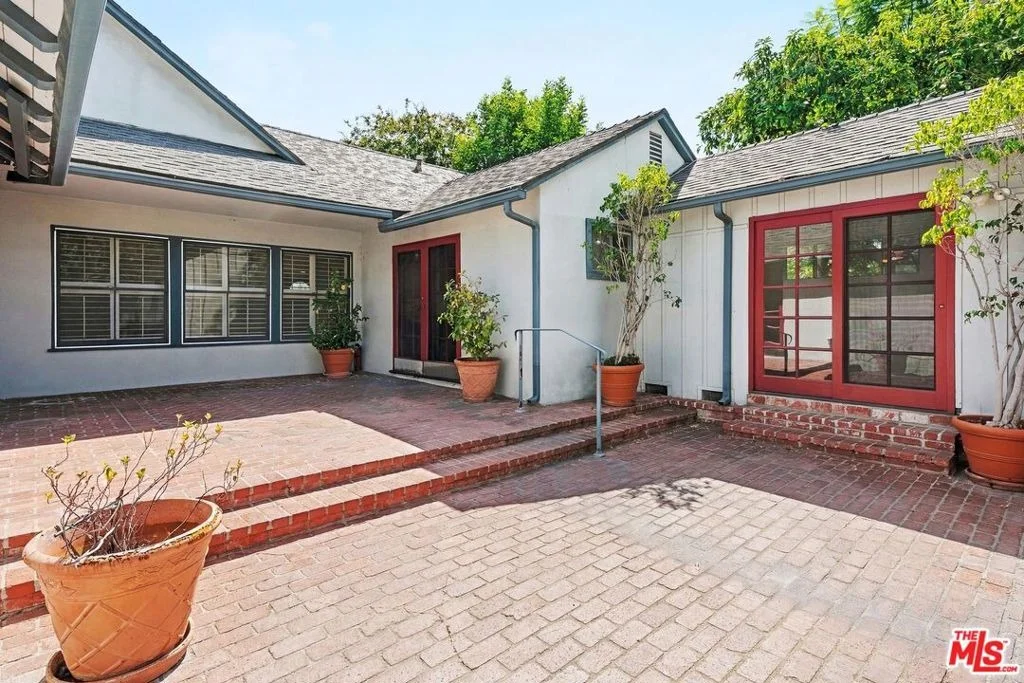 Photo of 4841 Mammoth Avenue