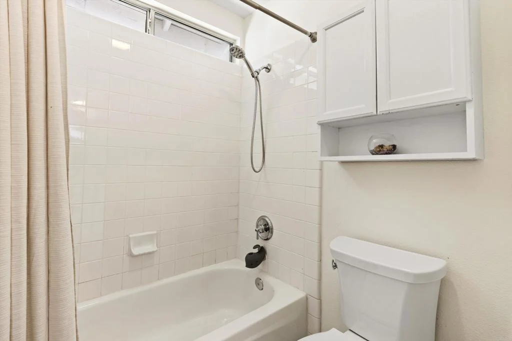 Photo of 2852 Avenida Valera