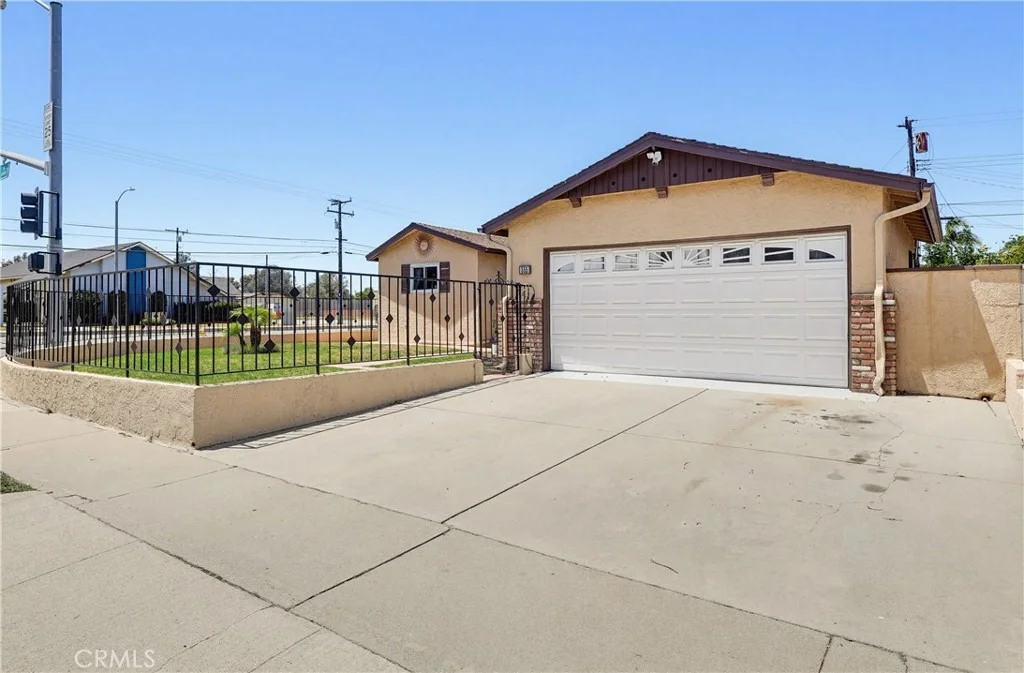 Photo of 555 W Shadwell