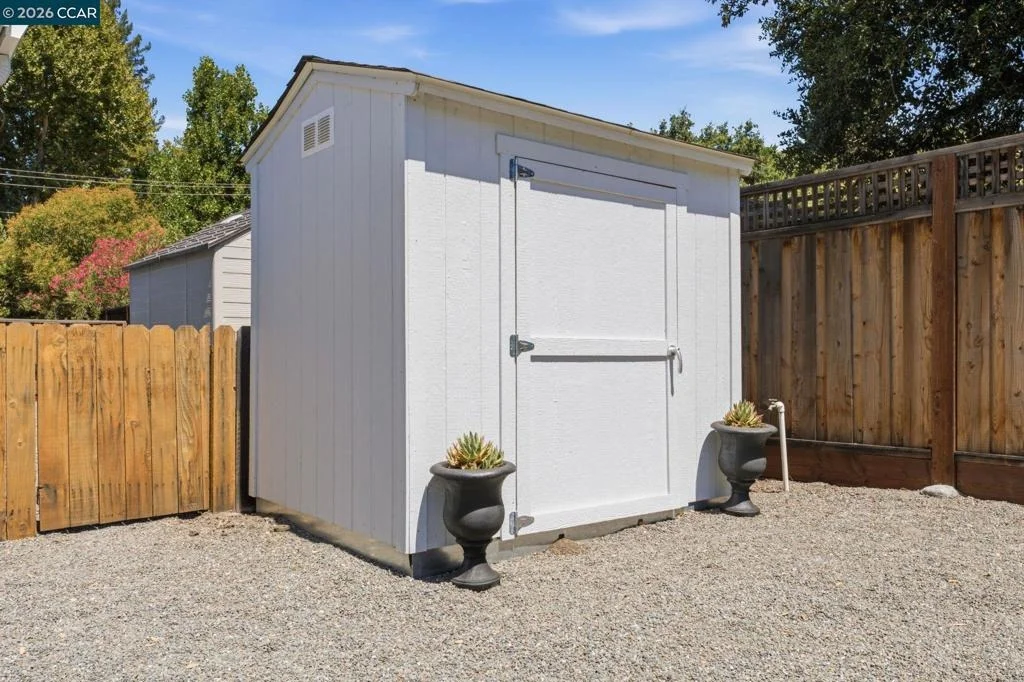 Photo of 8 Lander Dr