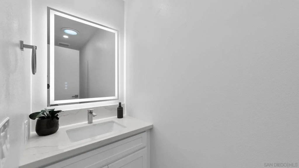 Photo of 4909 Pacifica