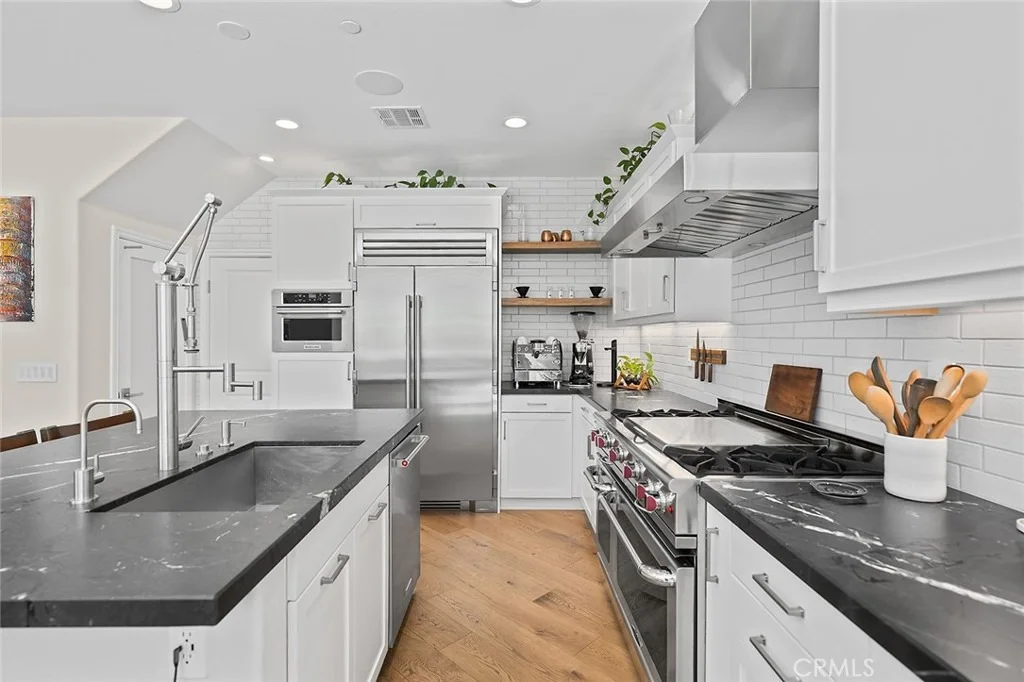 Photo of 4689 Holly Avenue