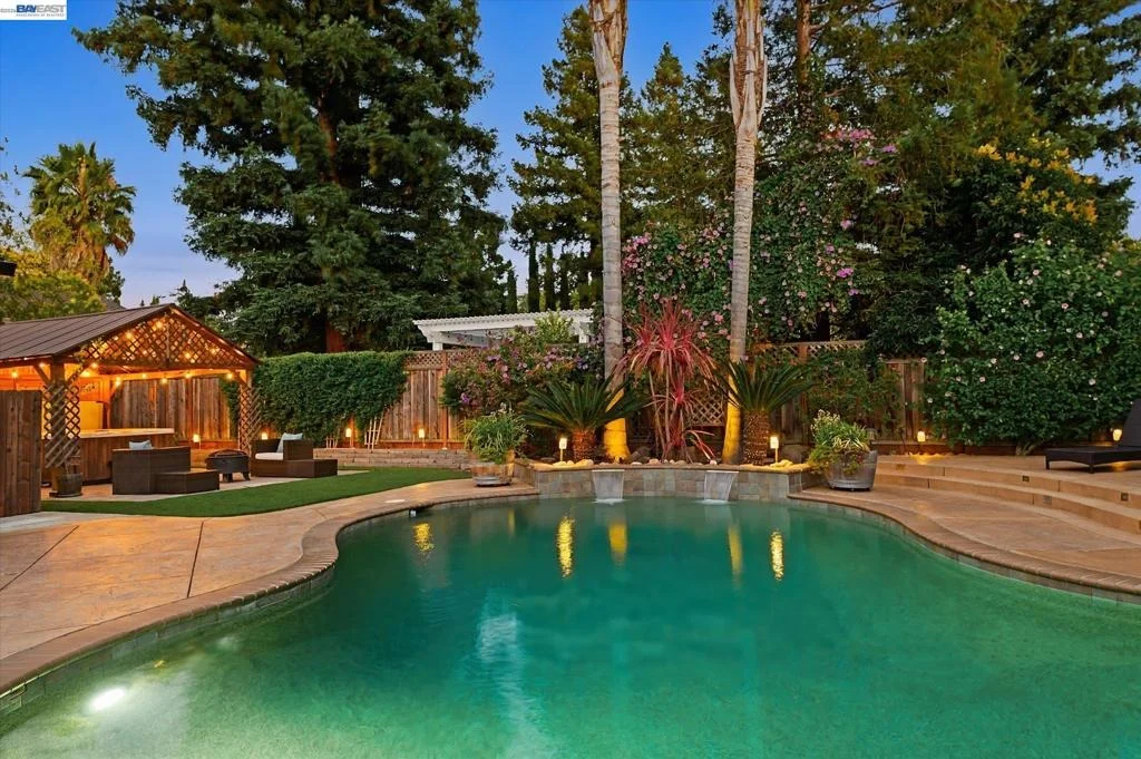 Photo of 3445 Claridge Dr