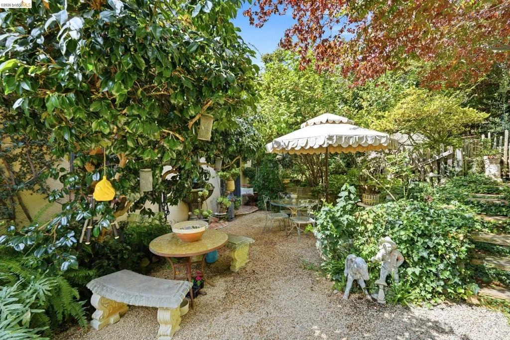 Photo of 893 Santa Barbara Rd