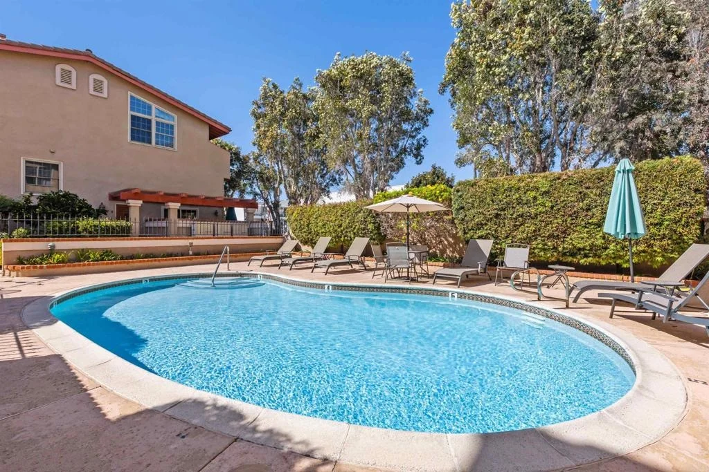 Photo of Unit D at 2583 Navarra Drive