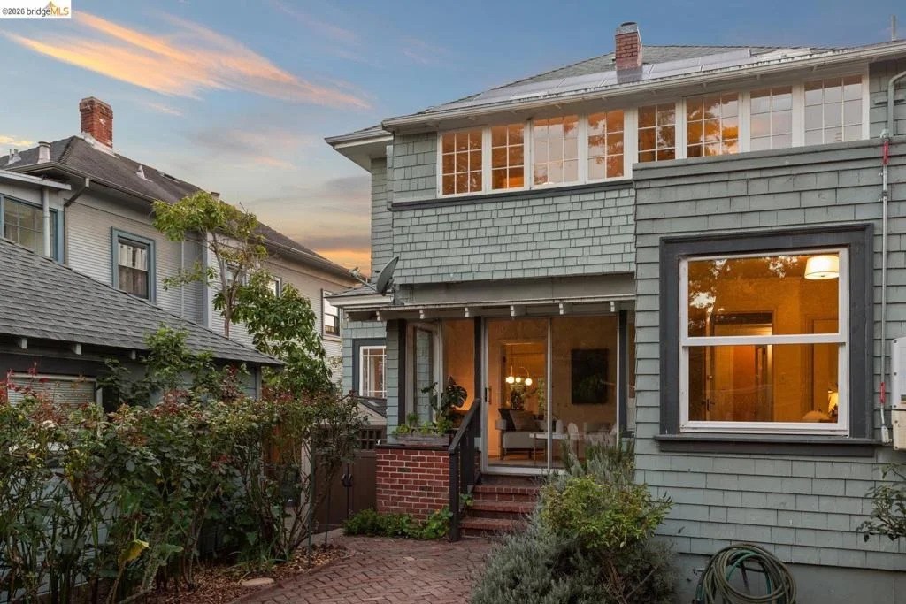 Photo of 2833 Regent St