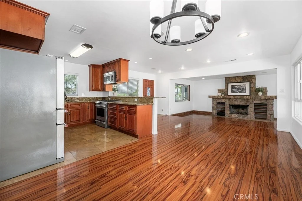 Photo of 1238 N Studebaker