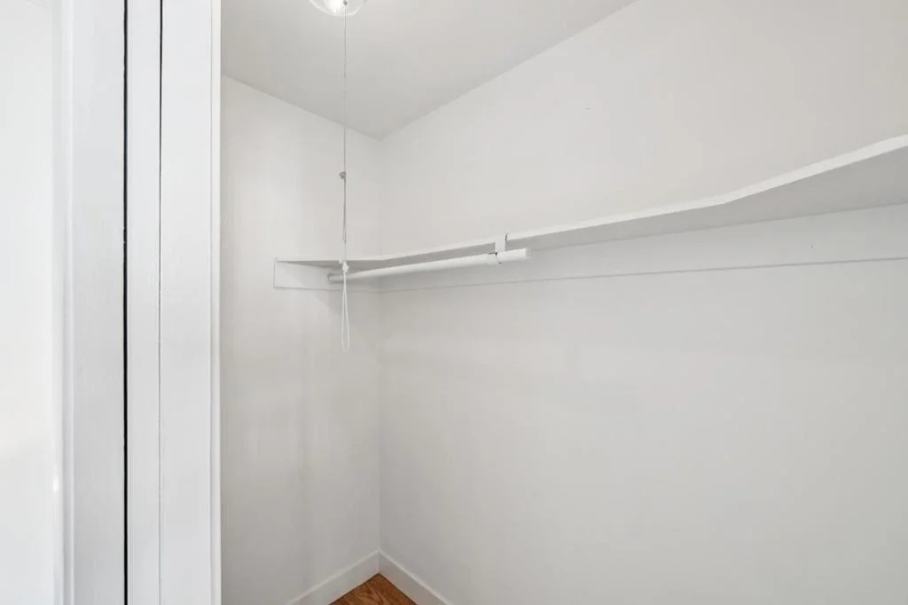 Photo of 825 Amazon Avenue