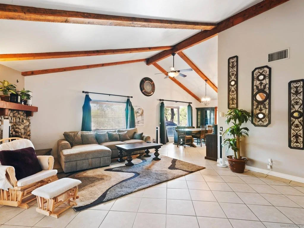 Photo of 749 De Luz