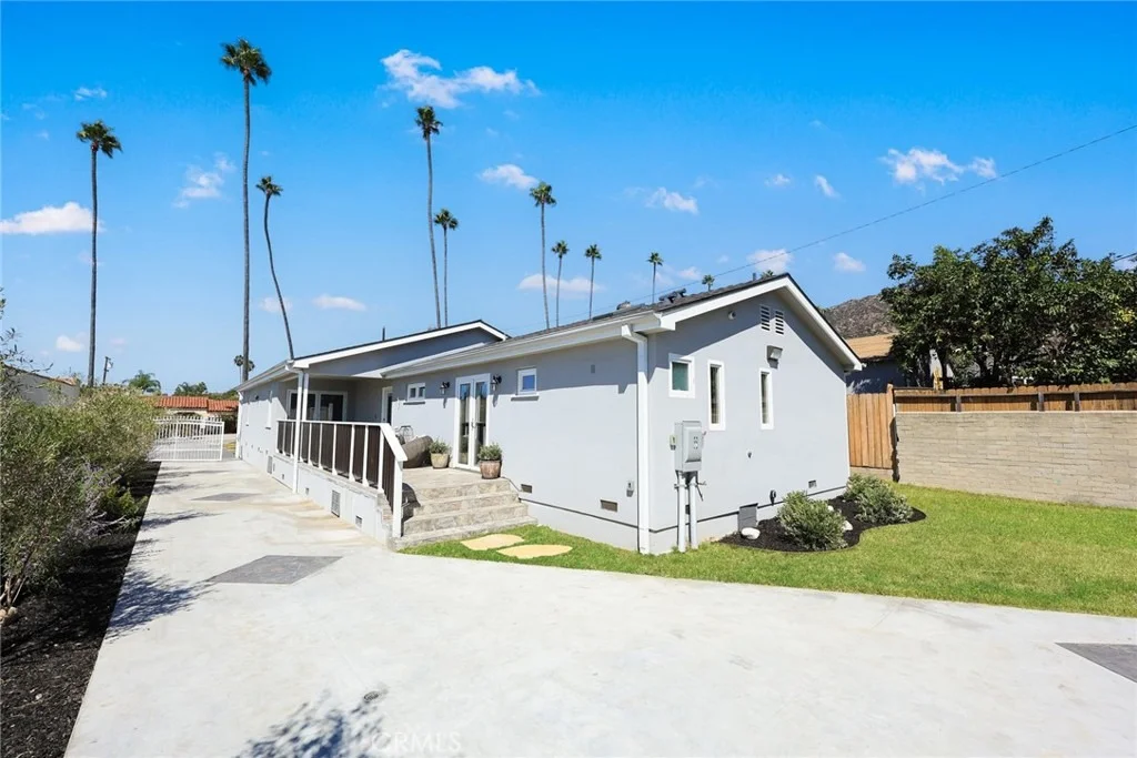 Photo of 1362 Linden