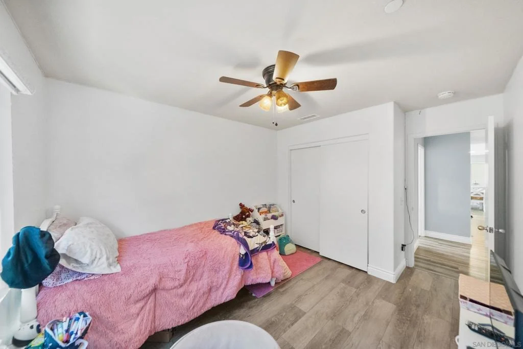 Photo of 3327 Lansing St