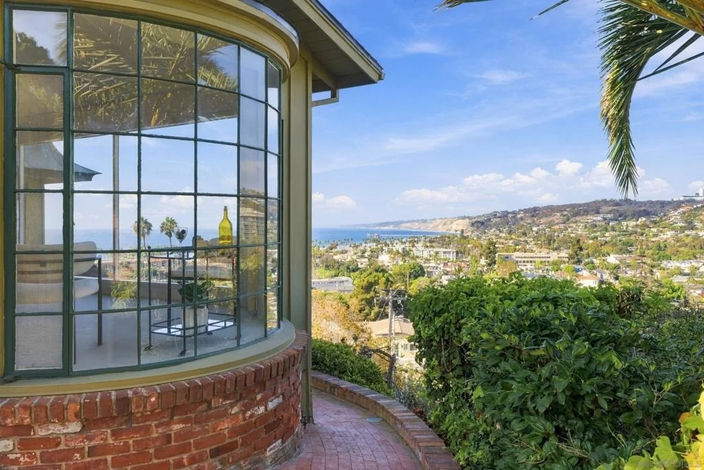 Photo of 7865 Roseland Drive