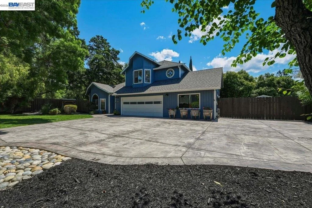 Photo of 2377 College Ave