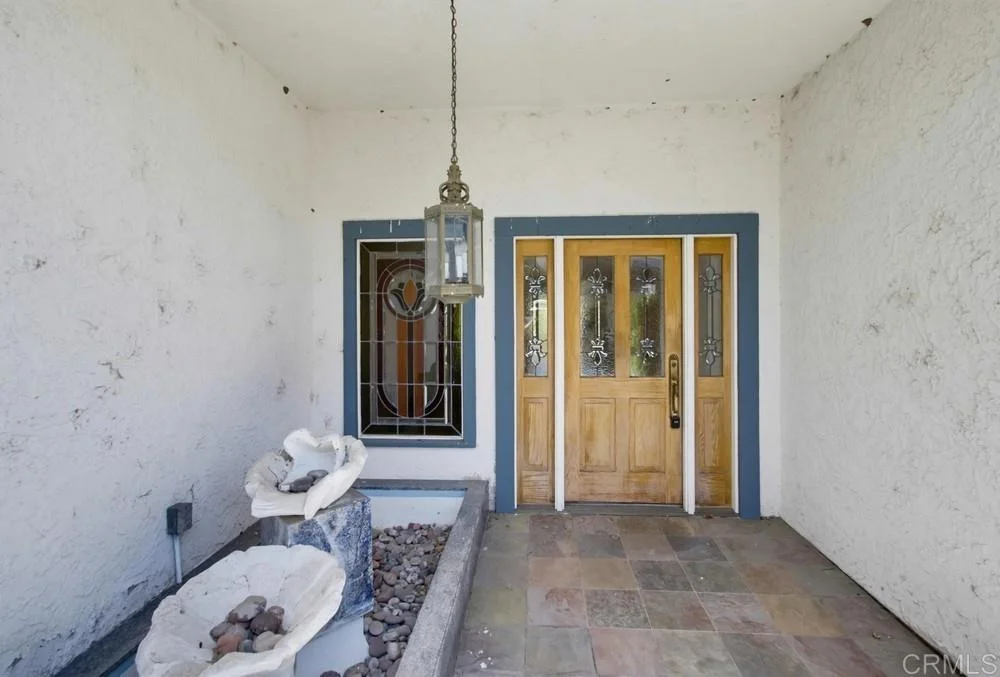 Photo of 31122 Old River Road
