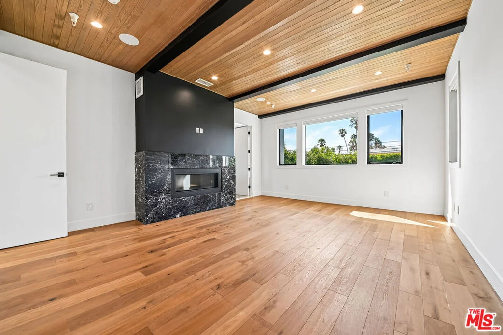 Photo of 1037 Palms Boulevard