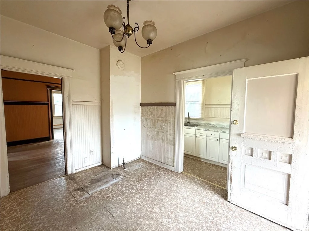 Photo of 230 W 18th
