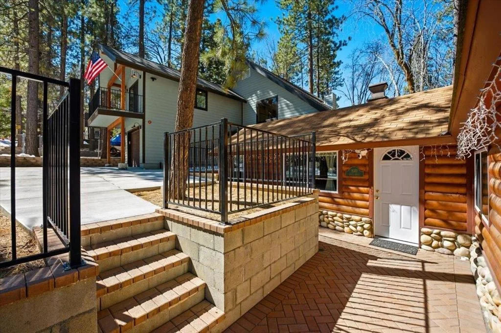 Photo of 830 Oriole Drive