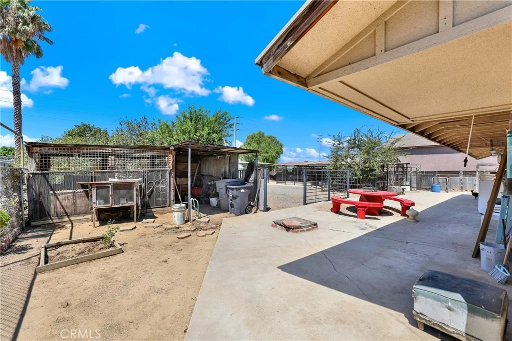 Photo of 3949 BLUFF