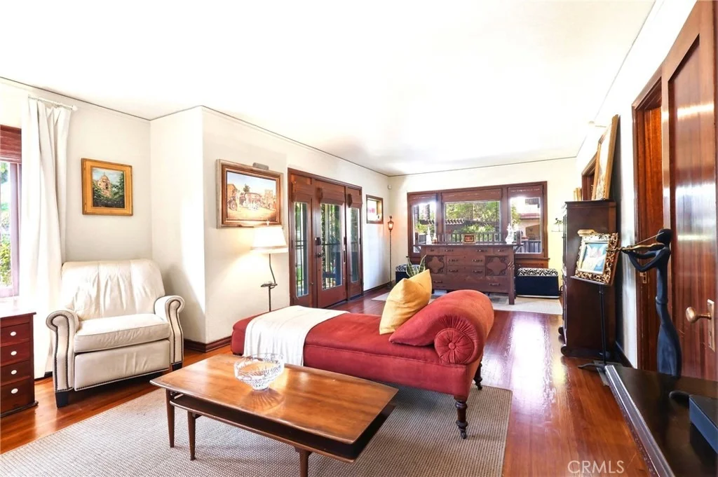 Photo of 18 W Cypress Avenue