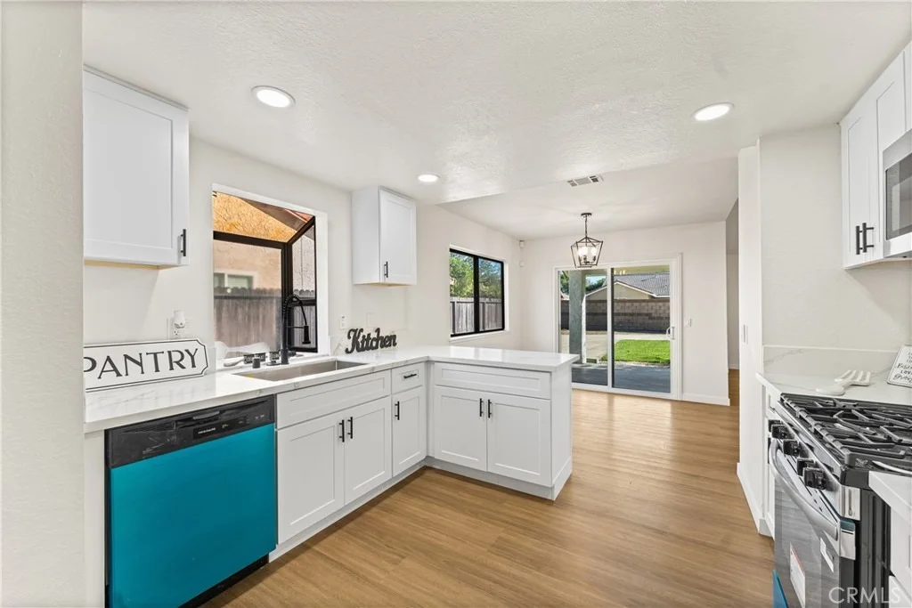 Photo of 1002 E Avenue J6 Avenue