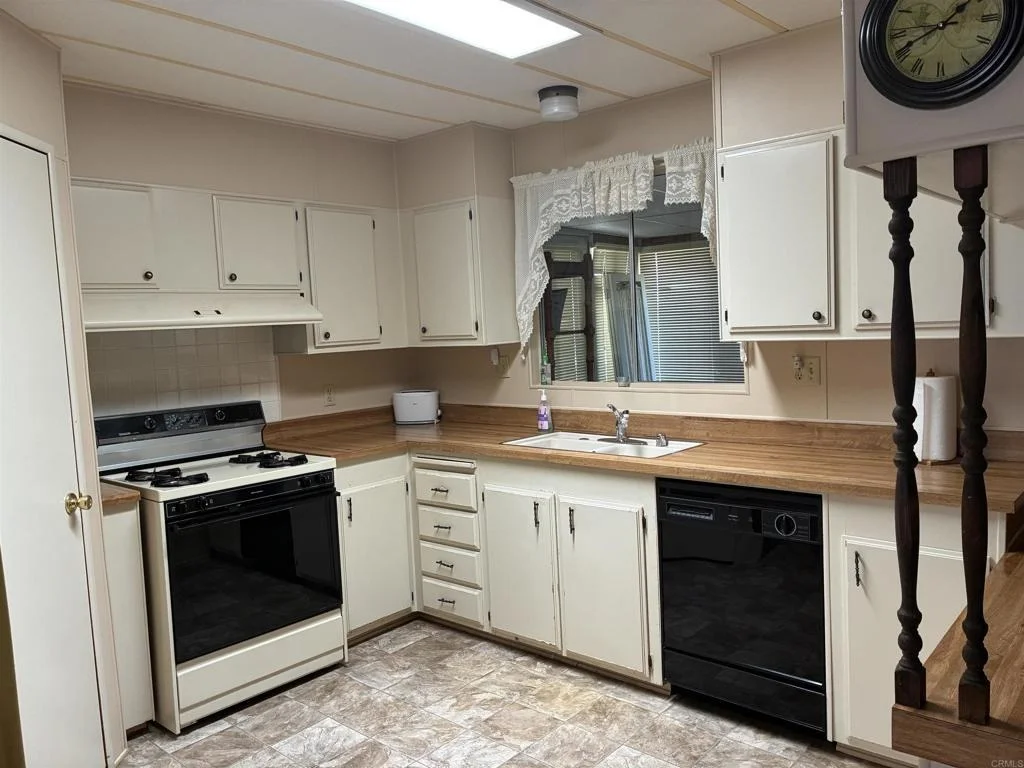 Photo of Unit 400 at 1930 W San Marcos Boulevard