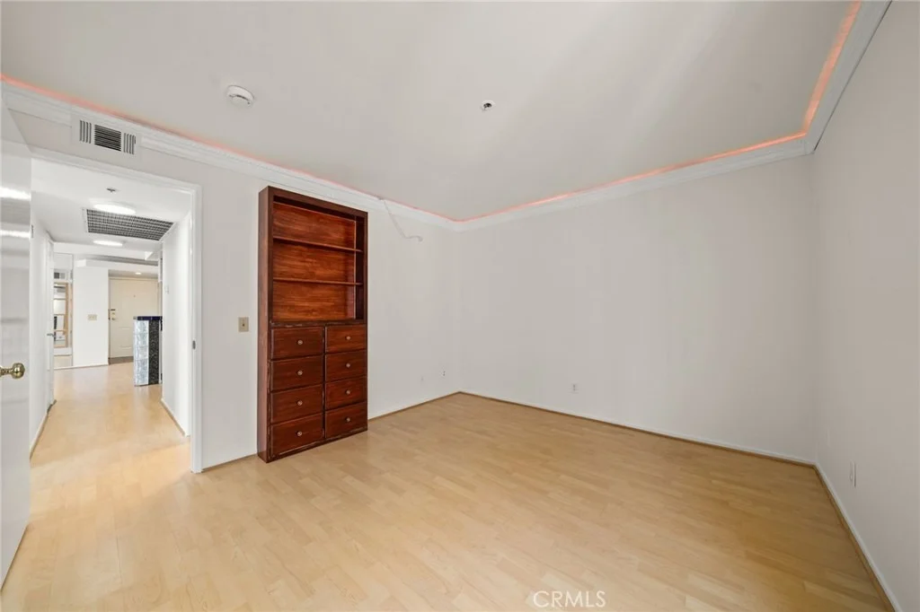 Photo of Unit 302 at 35 Linden