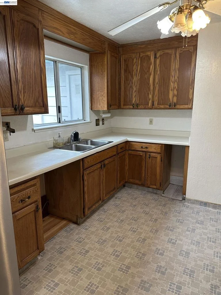 Photo of 36846 Niles Blvd