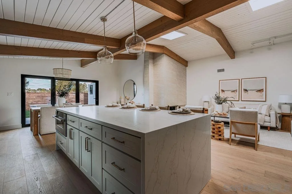 Photo of 4985 Pacifica Dr