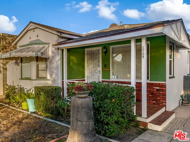 Photo of 10104 PINEHURST Avenue