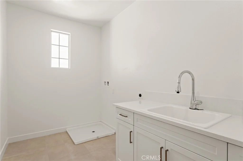 Photo of 1670 Amanda Glen